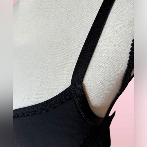 Victoria’s Secret Black Slip - Size 36C - Picture 9 of 12